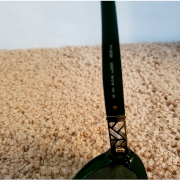 TORY BURCH Sunglasses, case & goldtone round hoop earrings set - Picture 8 of 14